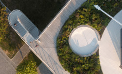 Křižíkovy pavilony prošly rekonstrukcí a získaly pobytovou zelenou střechu. (Rekonstrukce Křižíkových pavilonů na Výstavišti)