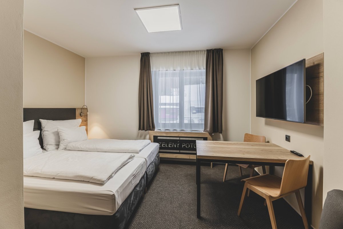 Studio Gebas realizovalo v Peci pod Sněžkou Hotel Zelený potok zahalený do dřeva.