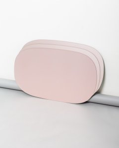 Galerie THE DESIGN zve na vernisáž výstavy On Chair – Balancing on the Edge of Comfort 21.6. od 18h