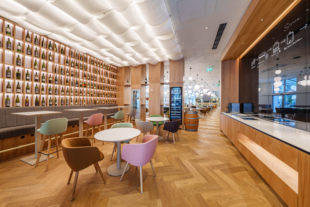 Hotel Holiday Inn Praha - rekonstrukce Open Lobby, Mackovič Architecture