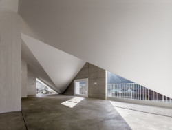 Bytový dům, Raphael Zuber