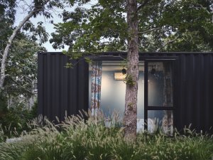Víkendový dům z kontejnerů, MB Architecture.