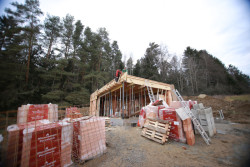 Nezávislý rodinný dům v Pošumaví vznikl za pomoci studenta fakulty stavební Vojtěcha Lichého.
