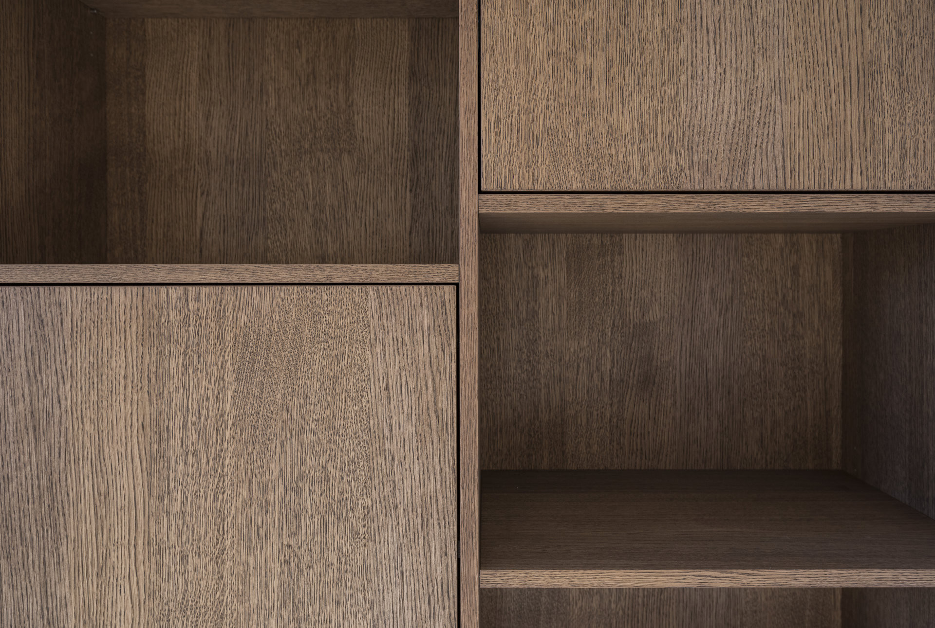 DEVOTO realizovalo interiérové vybavení rekonstrukce secesního bytu na Masarykově nábřeží (martin cenek architecture)