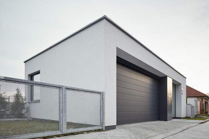 Dvě identické vily od studia Jestico + Whiles na jihozápadě Prahy