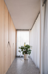 Ateliér Martin Neruda Architektura zrekonstruoval vyhořelý rodinný dům na pražské Zbraslavi