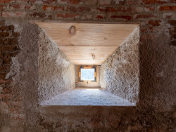 Hospodářská budova na hradě Uhrovec, Atelier ô / Martin Varga, Martin Kvitkovský, Pavol Pauliny