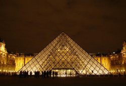 Le Grande Louvre v Paříži, I.M. Pei.
