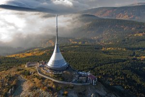 Horský hotel a vysílač Ještěd