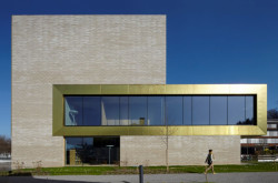 Hudební škola a knihovna ve Wolfurtu, Fink Thurnher Architekten