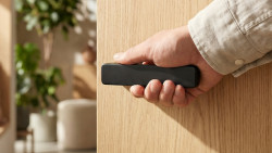 Minimalistické kliky od MP KOVÁNÍ. Zamykají se bez klíču, pomocí tlačítka.