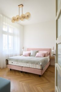 Pohled do ložnice (Rekonstrukce vily na Vinohradech; Atelier Hajný)