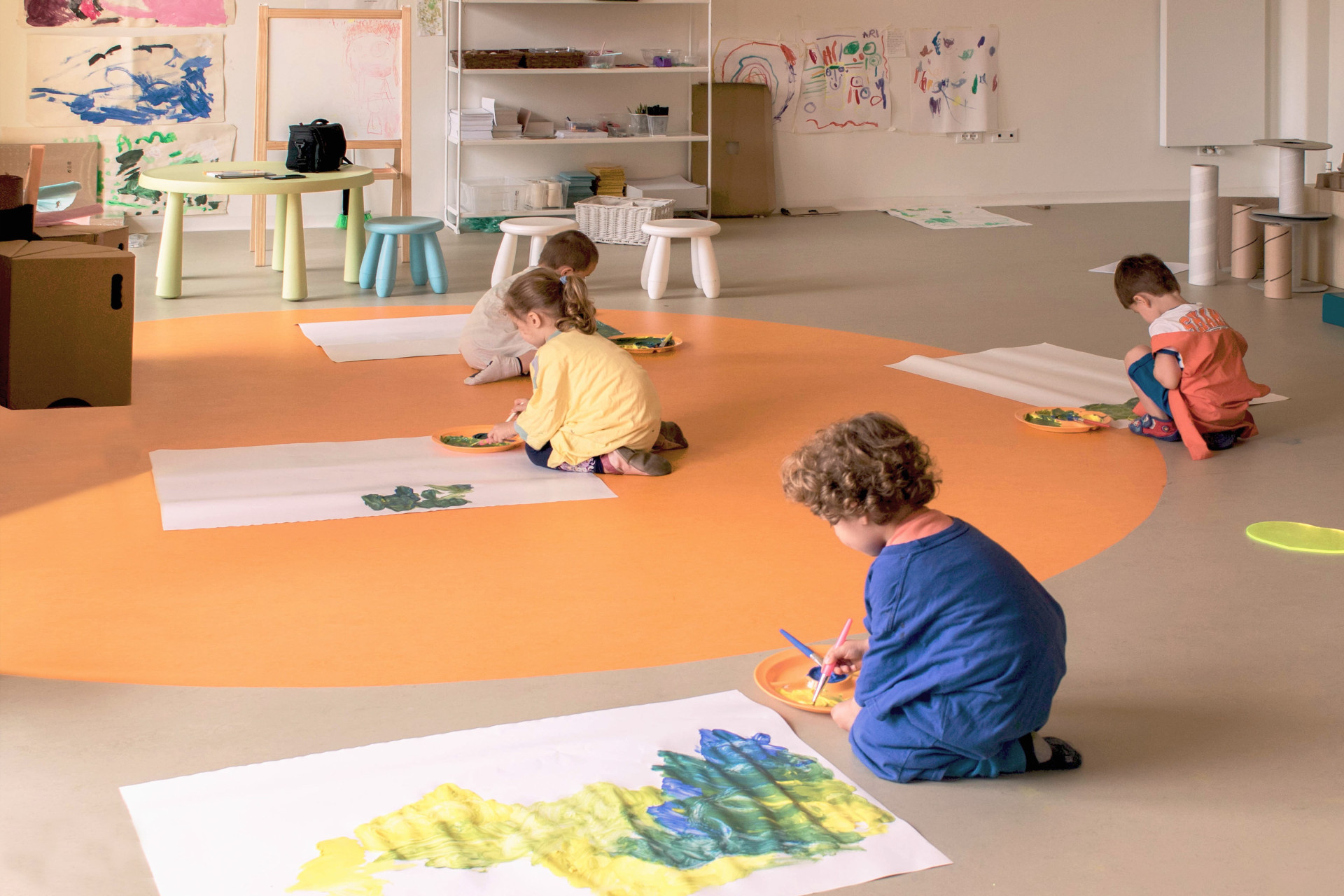 Přírodní podlahy Marmoleum jsou vhodné pro kvalitní, příjemné a zdravotně nezávadné interiéry jako třeba dětské vzdělávací centrum umění a hudby v Itálii