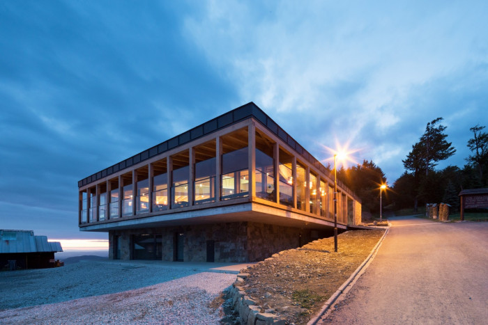 Výstupní stanice lanové dráhy na Pustevnách od Kamil Mrva Architects