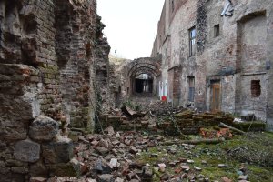 Oživení pevnosti Josefov, ateliér SVIŽN: spojnice III. a IV. Bastionu před obnovou