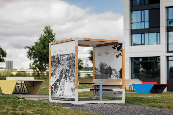 Základní prvek Leva Public od Egoé je kostka s minimalistickým designem.