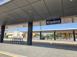 Nové přístřešky na třech nádražích v Kladně. Inovací prošly zejména podhledy - jsou to kazety, které umožní například vytvořit šikminu.