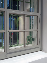 Dochovaná okna byla zrekonstruována a vrácena na své původní místo