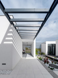 Pohled do atria (Vila u Prahy, boq architekti)