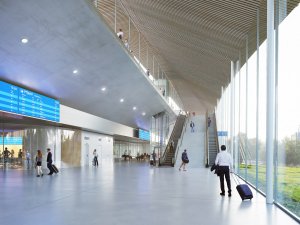 Návrh terminálu vysokorychlostní železnice v Pávově na okraji Jihlavy. Česko-francouzský tým monom a AREP ARCHITECTS zvítězili v architektonické soutěži.