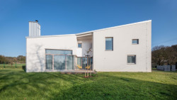 Dům v Lubné, New Work / Svatopluk Sládeček. Foto: TOAST Studio, Libor Stavjaník