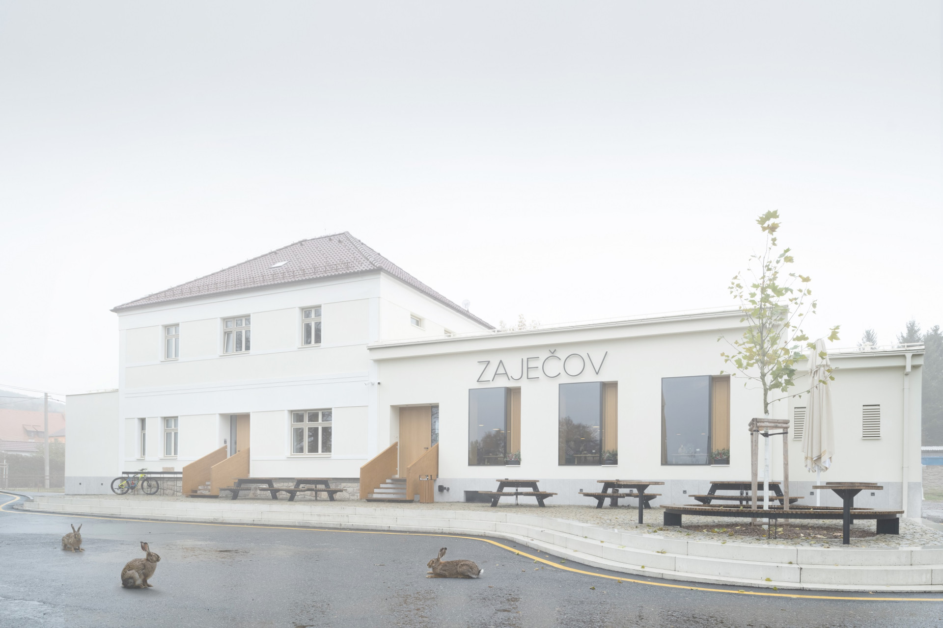 Lidový dům Zaječov sloužil jako centrum místního společenského života, prošel kompletní rekonstrukcí. (Lidový dům Zaječov, IO Studio)