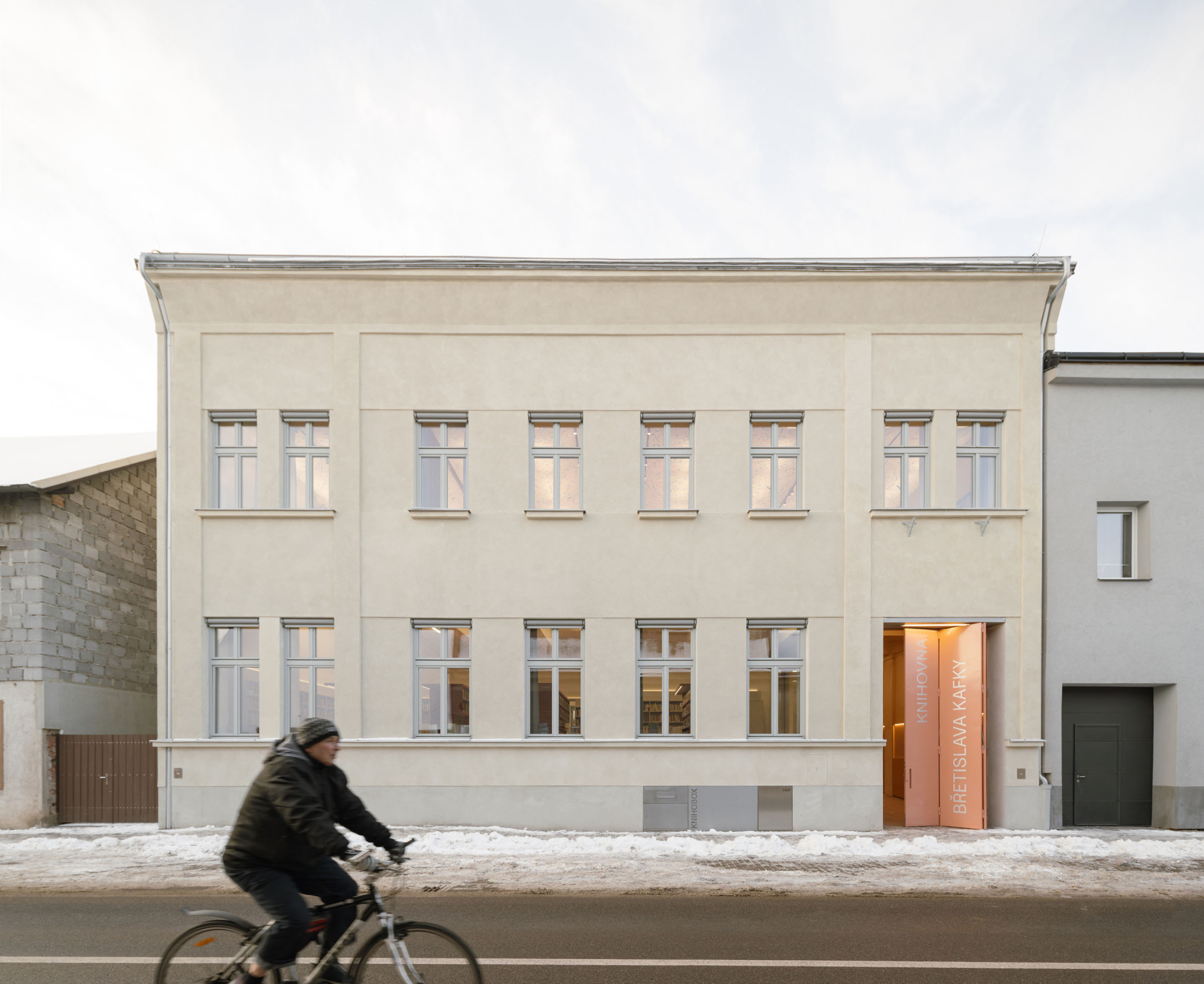 Knihovna v Červeném Kostelci od ateliéru Papundekl architekti (Knihovna v Červeném Kostelci; Papundekl architekti)