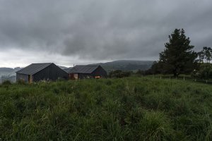 Modulární dvojdům od architekta jménem Rubén Gómez Gañán v Kolumbii