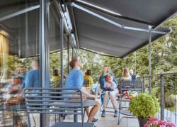 Kavárna Kontejner na Ortenově náměstí od Collarch studia