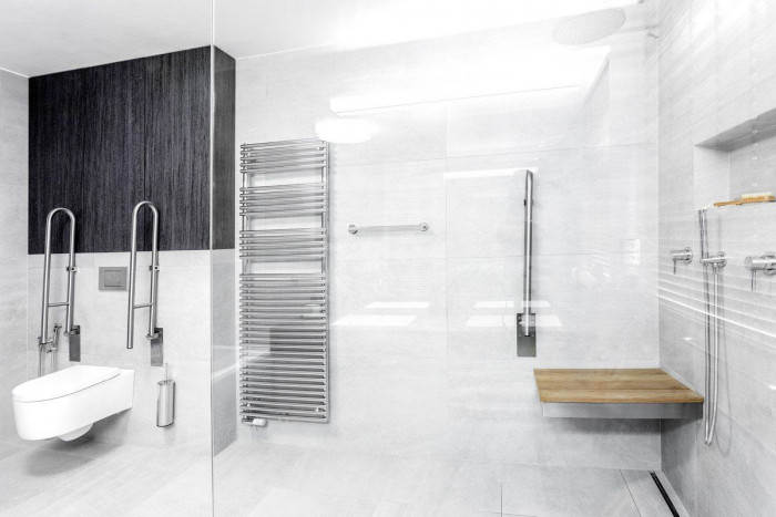 Koupelna pro handbikera, Léblová, Foto