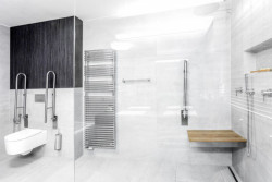 Koupelna pro handbikera, Léblová, Foto