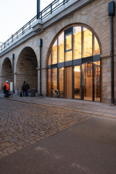 Prosklení a interiér navrhli v ateliéru CCEA MOBA.