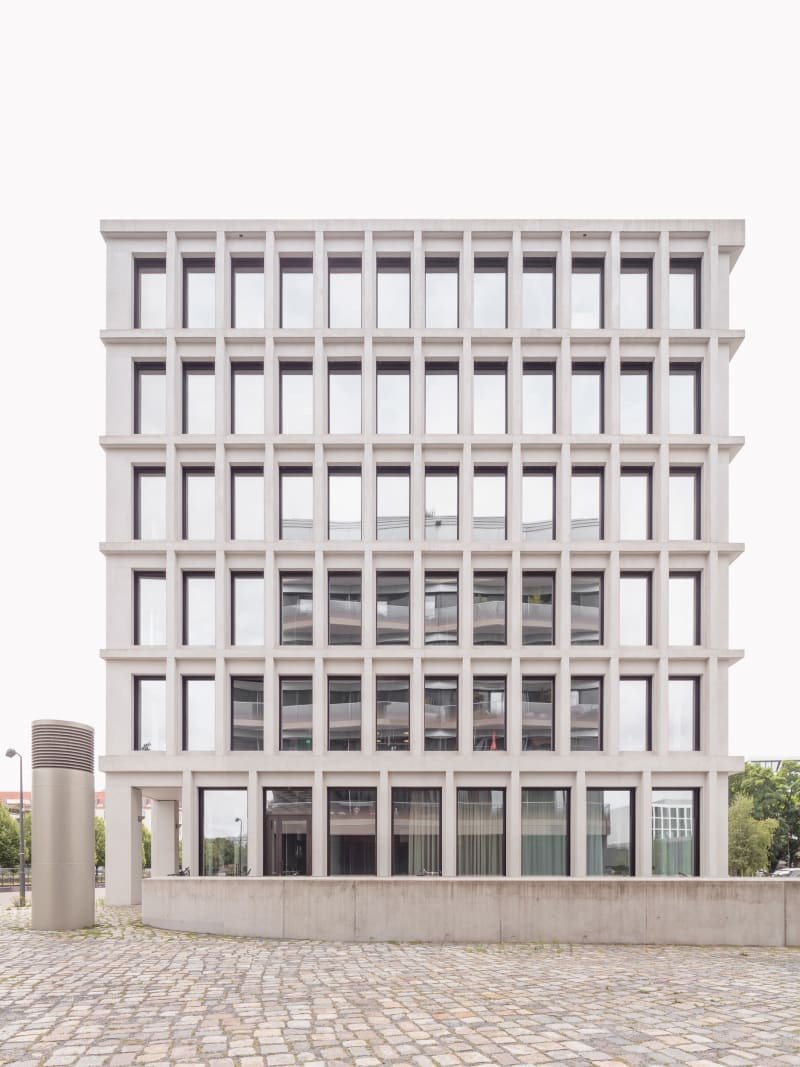 Administrativní budova na Hamburger Bahnhof 4 v Berlíně, Německo