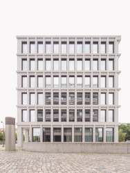 Administrativní budova na Hamburger Bahnhof 4 v Berlíně, Německo