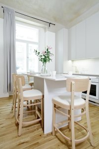 Interiér bytu v Oldřichově ulici v Praze od studia Prostor Interiors