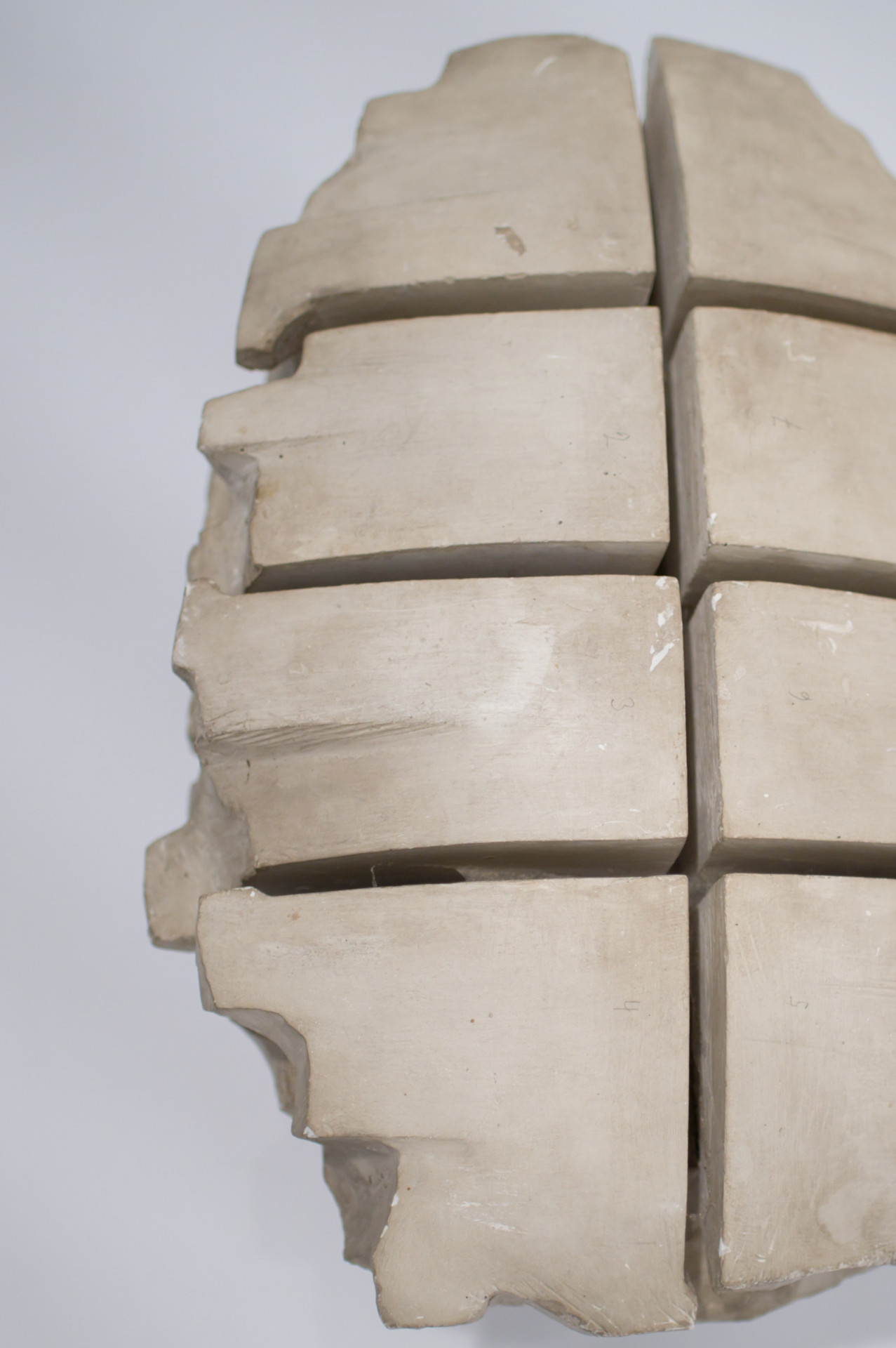 Karel Kronych, sádrový model ke kamenné plastice Prastará moudrost, umístěné v pražské Zoologické zahradě, 1986