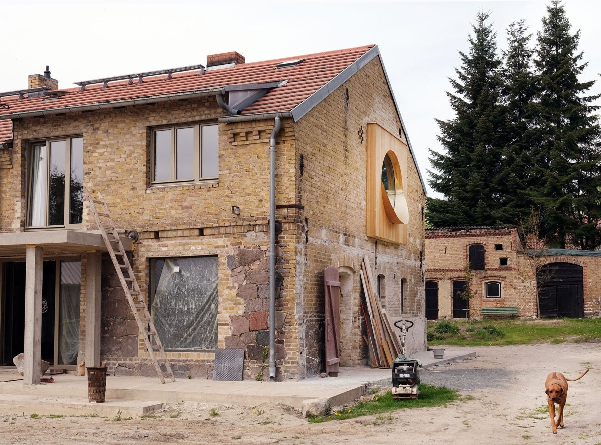 Veškeré zásahy navrhli architekti tak, aby zachovali autentický charakter stavby, její vrstvy času a patrné stopy minulosti.