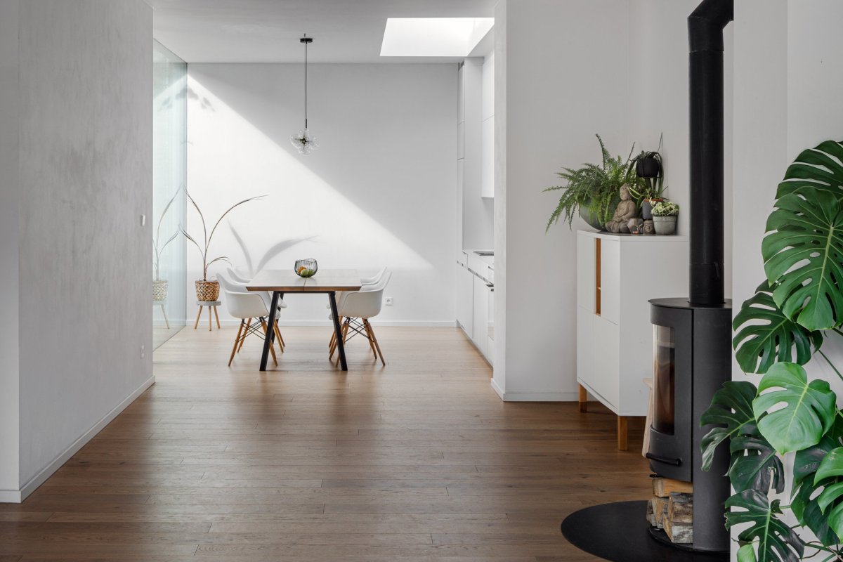 "Dům propojen se zelení" na Praze 9 od studia Iveta Langerová architekti
