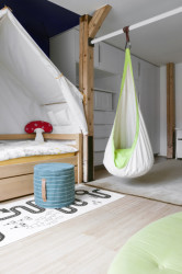 Interiér mezonetového bytu na Praze 3 od Kamily Jarkovské