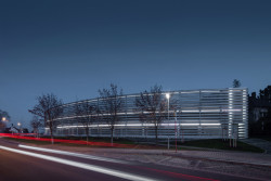 Parkovací dům Dolní Břežany; Fránek Architects