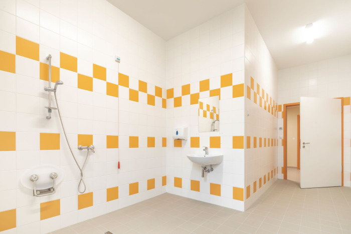 Modulární nemocnice od KOMA splňují nejpřísnější požadavky na hygienu a komfort. Modulární nemocnice od KOMA