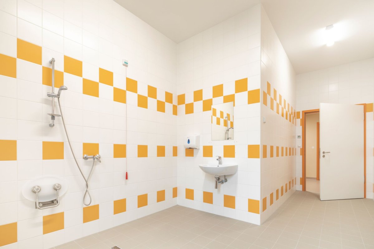 Modulární nemocnice od KOMA splňují nejpřísnější požadavky na hygienu a komfort. Modulární nemocnice od KOMA