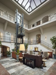 Rekonstrukce arcibiskupského zámku a zahrad na hotel, SHA Šafer Hájek architekti