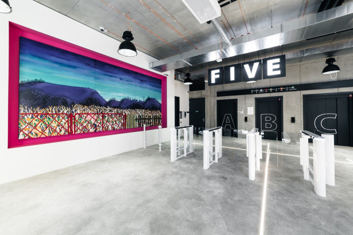 FIVE, QARTA architektura.