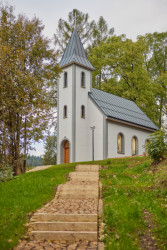 Rekonstrukce kostela sv. Josefa ve Slavětíně, ATELIER TSUNAMI: Až do druhé světové války zde žilo především německé obyvatelstvo