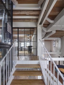 Jakub Cigler Architekti proměnili bývalý areál JZD na zážitkové vinařství s ubytováním