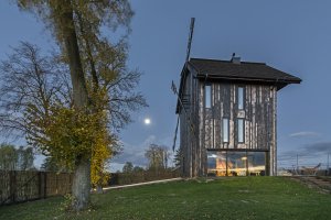 o4 architekci zrekonstruovali starý větrný mlýn v polském Lubartówě
