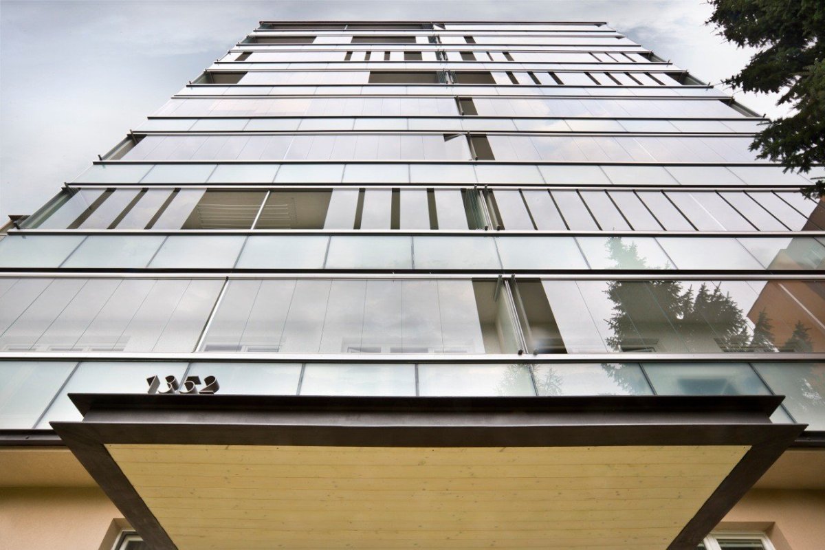 Rekonstrukce panelového domu v Rožnově, Holiš + Šochová architekti