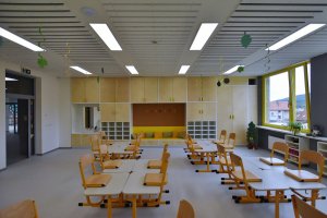 Škola a školka v Letech, Architekt Ondřej Tuček: V pavilonu základní školy se nachází šest učeben, které jsou umístěny v rozích budovy.