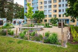 Adaptované sídliště Prahy 12 soutěží v kategorii Sídla.